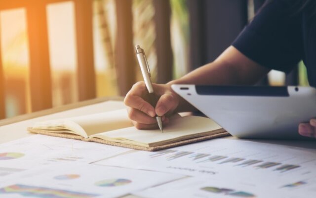 business-women-signature-document_1388-90