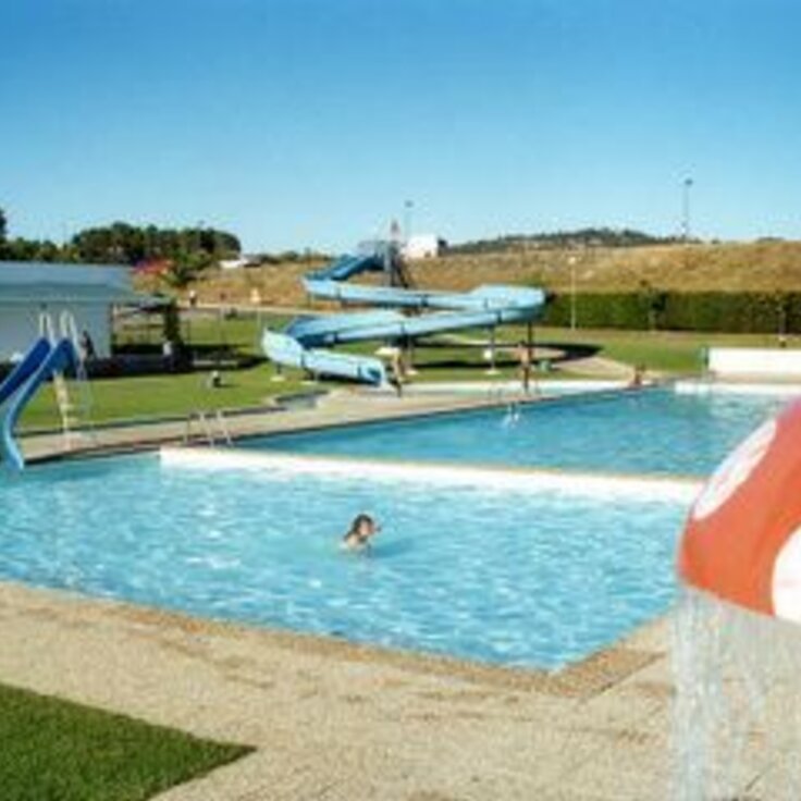 Piscina municipal 1 736 736
